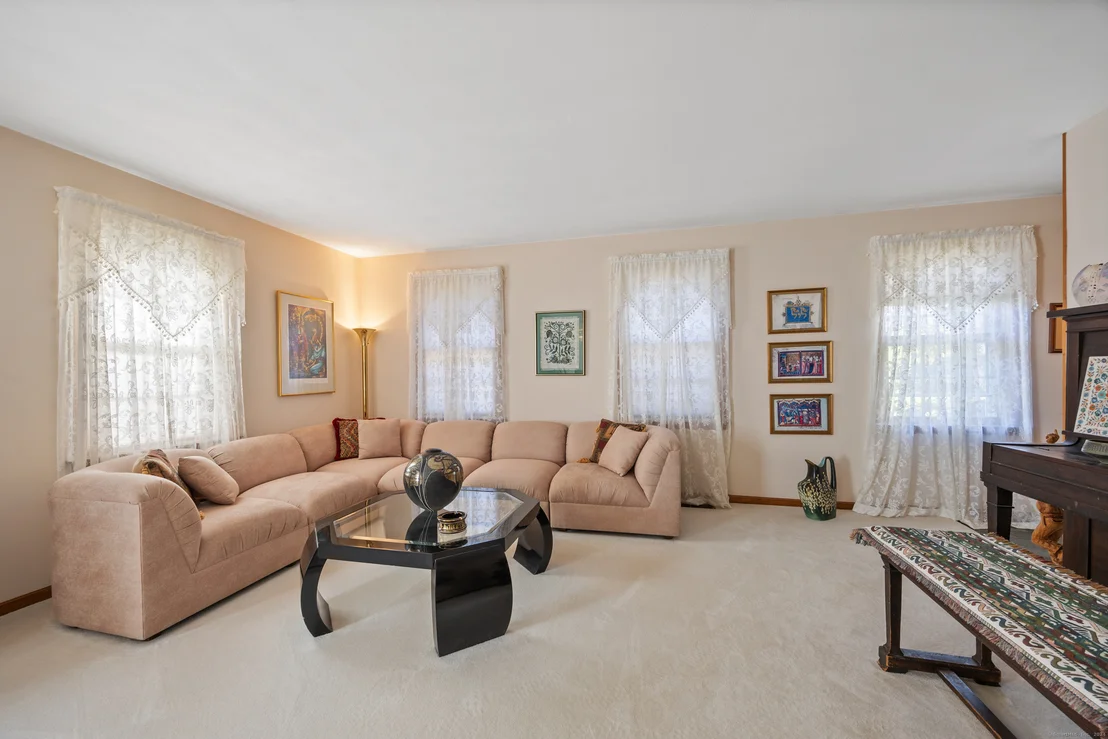 Photo of 325 Oak Drive