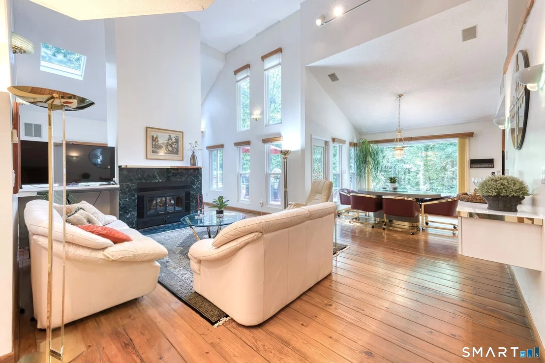 Photo of 73 Greentree Drive