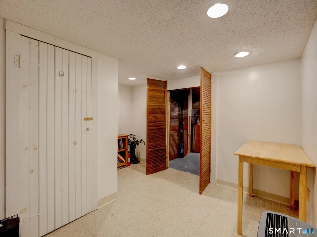 Photo of 887 Spindle Hill Road