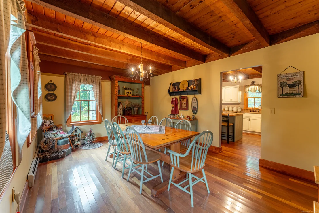 Photo of 512 Squaw Rock Road