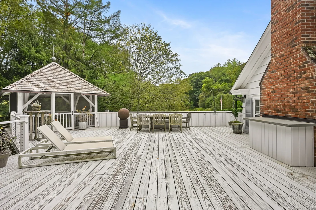 Photo of 330 Ridgefield Road