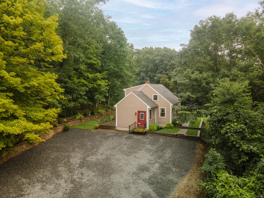 Photo of 512 Squaw Rock Road