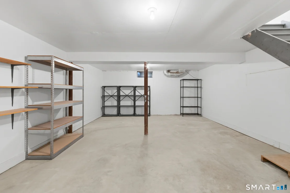 Photo of Unit APT82 at 827 Oronoke Road