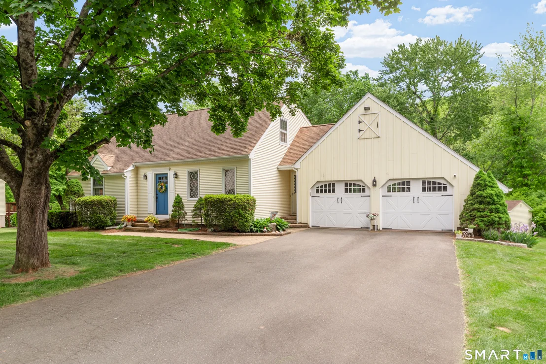 Photo of 81 White Oak Drive