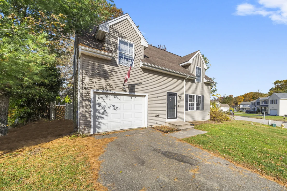Photo of 225 White Oak Way