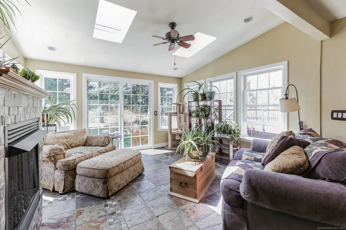 Photo of 385 Hillfield Road