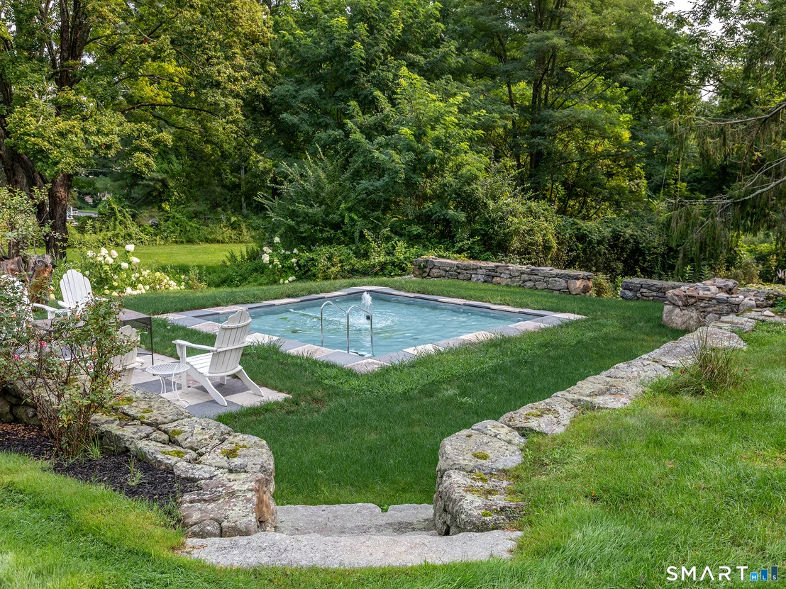 Photo of 552 Breakneck Hill Road