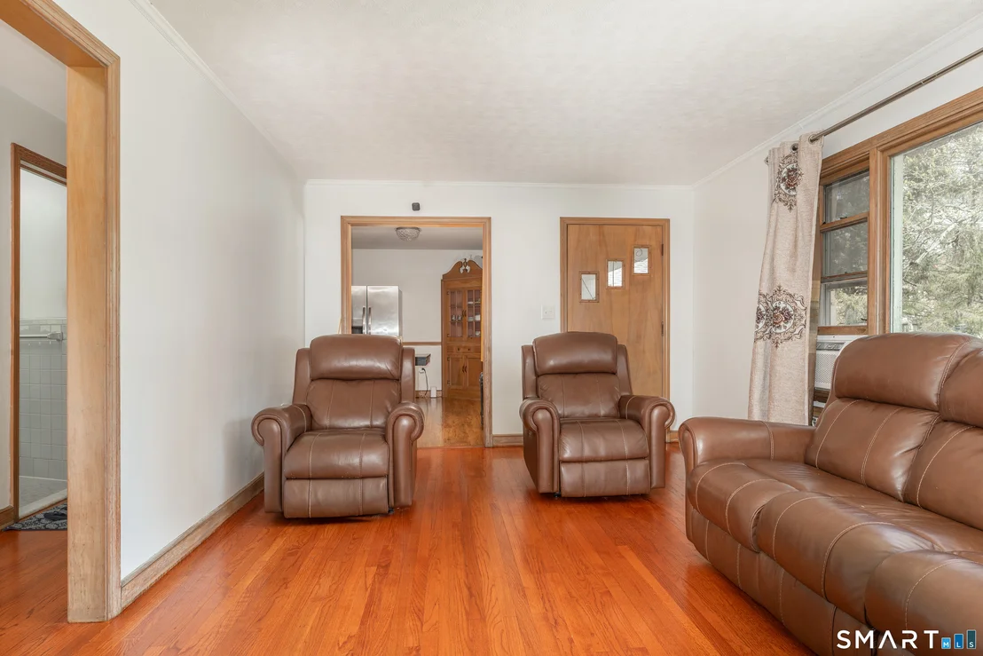 Photo of 122 Maple Avenue
