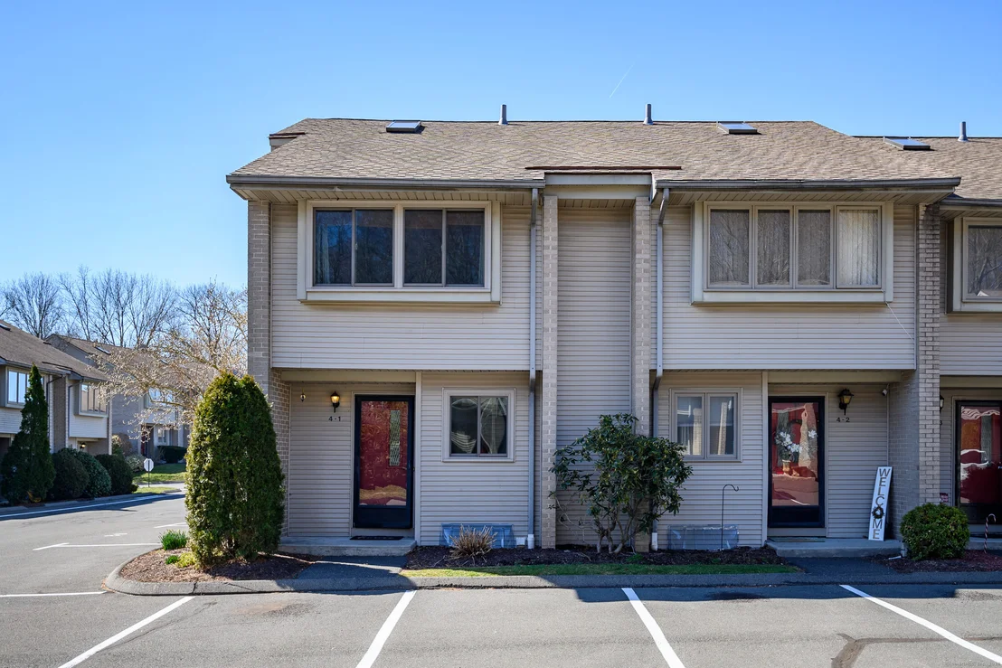 Photo of Unit APT41 at 827 Oronoke Road