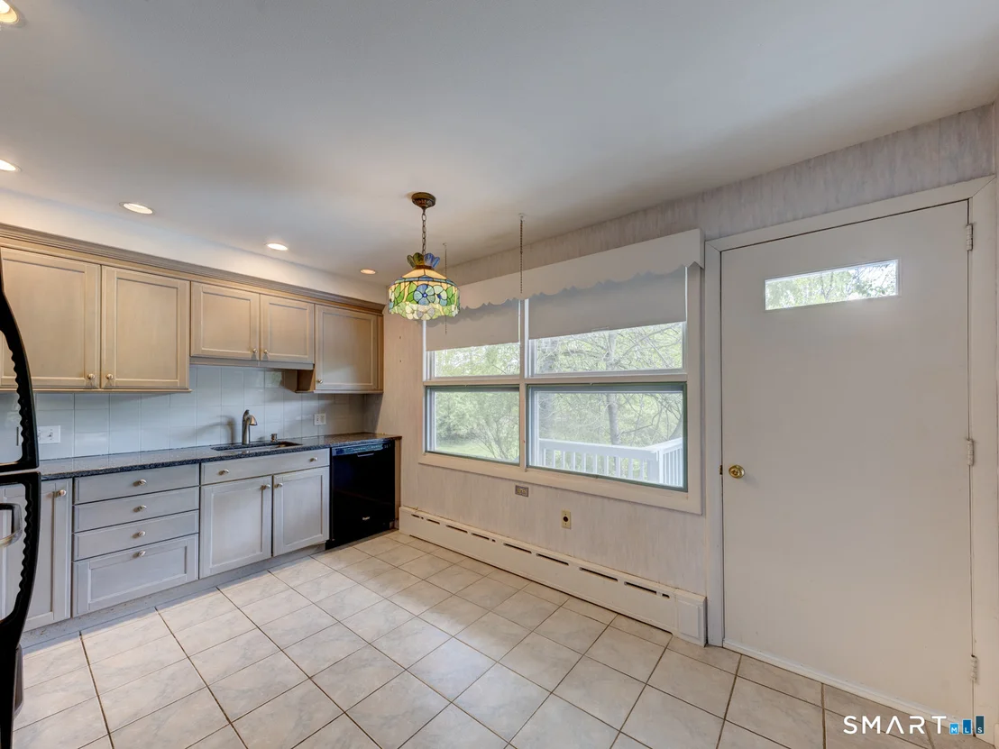 Photo of 284 Chestnut Hill Road
