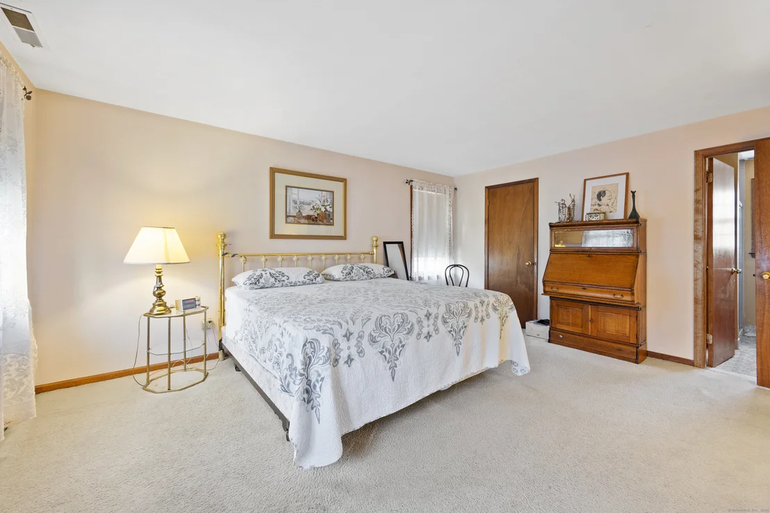Photo of 325 Oak Drive