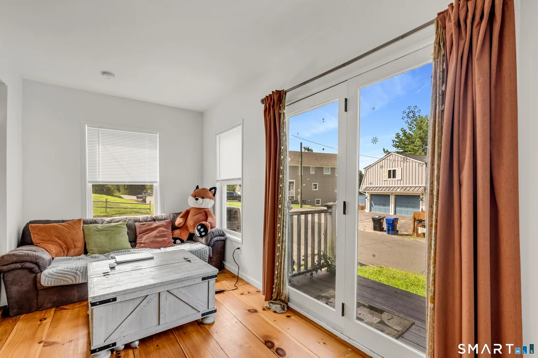 Photo of 325 Wakefield Boulevard