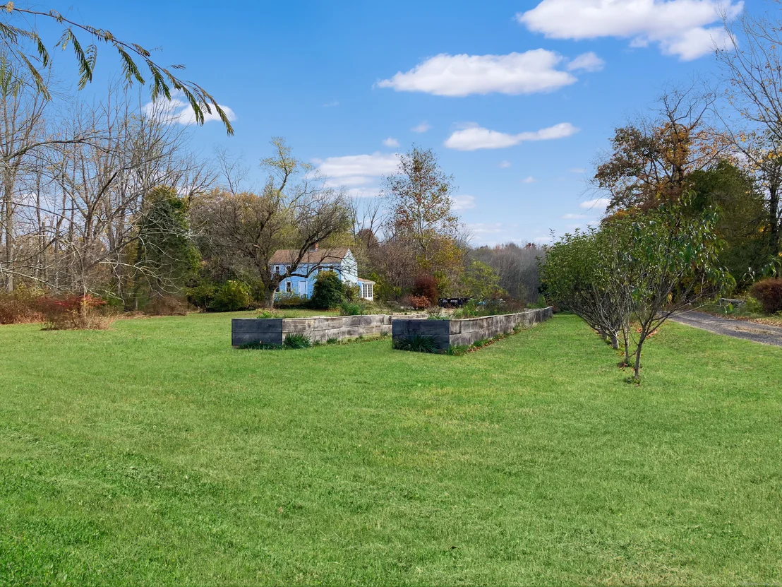Photo of 908 Trumbull Highway