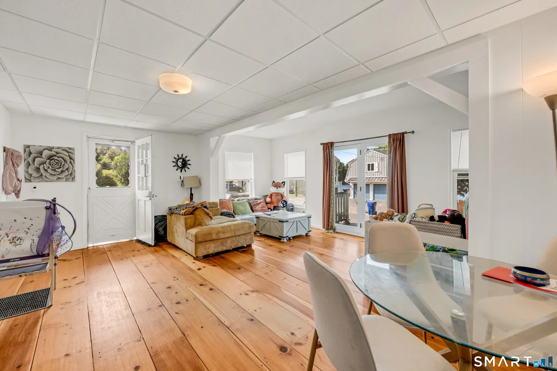 Photo of 325 Wakefield Boulevard