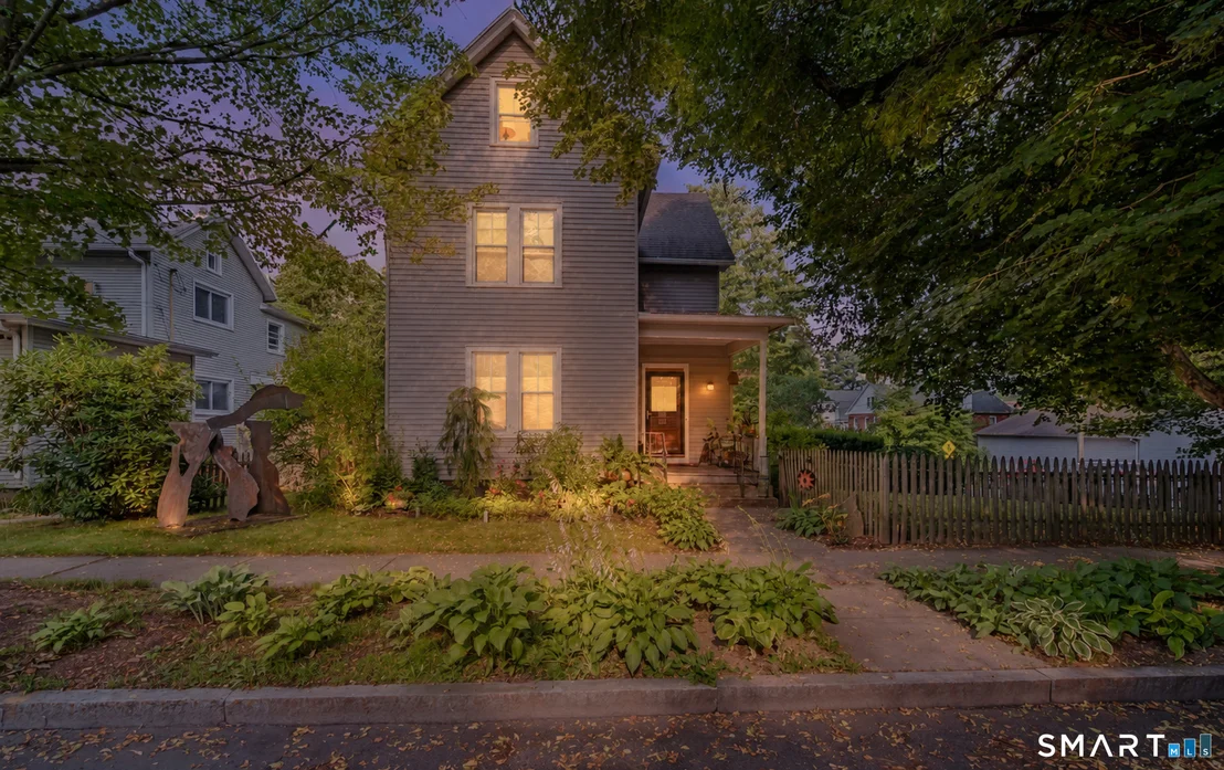 Photo of 598 High Street