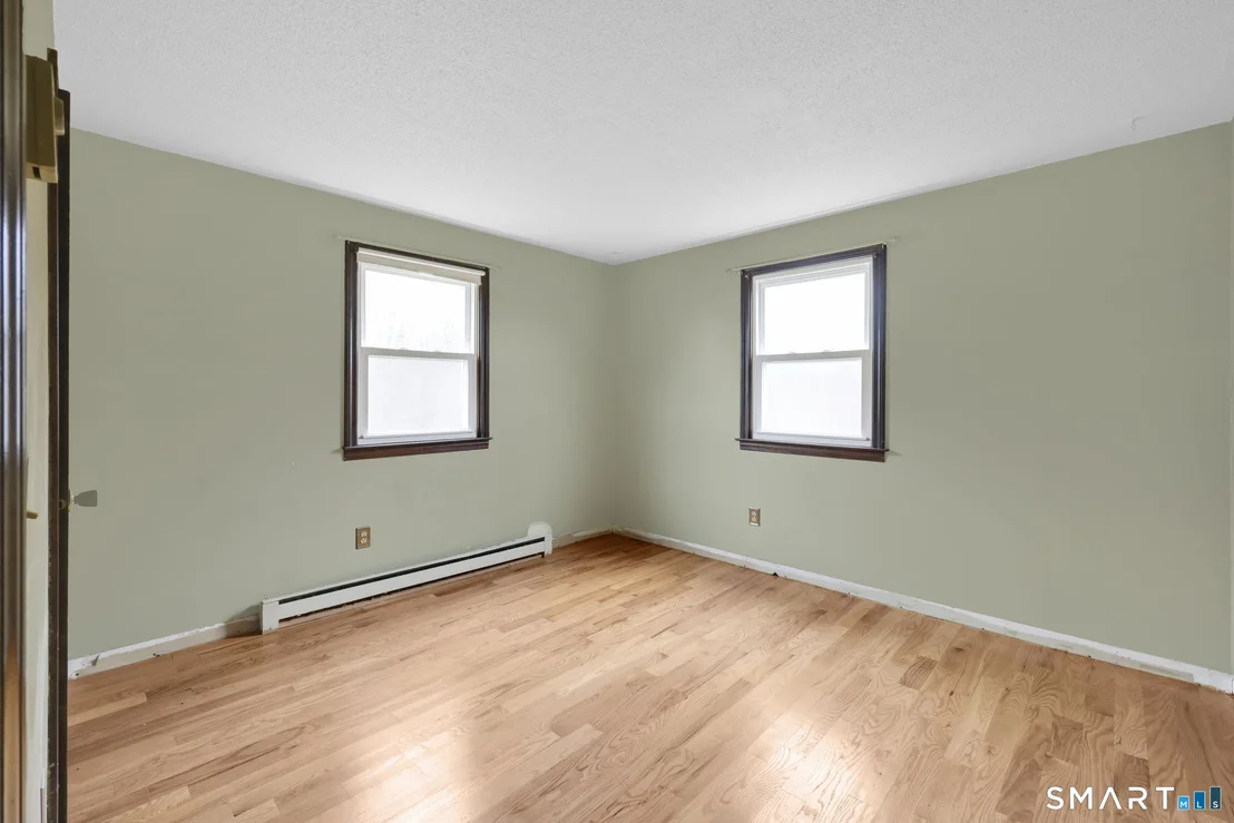 Photo of 1091 Flanders Road