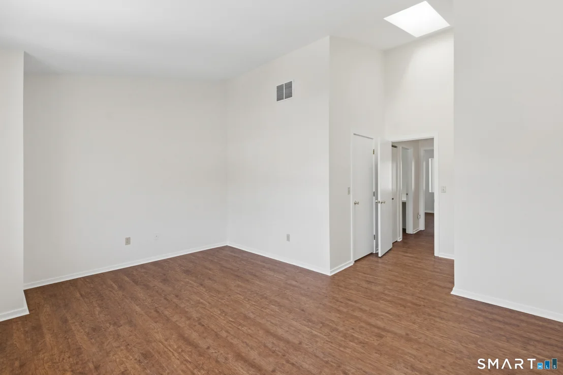 Photo of Unit APT82 at 827 Oronoke Road
