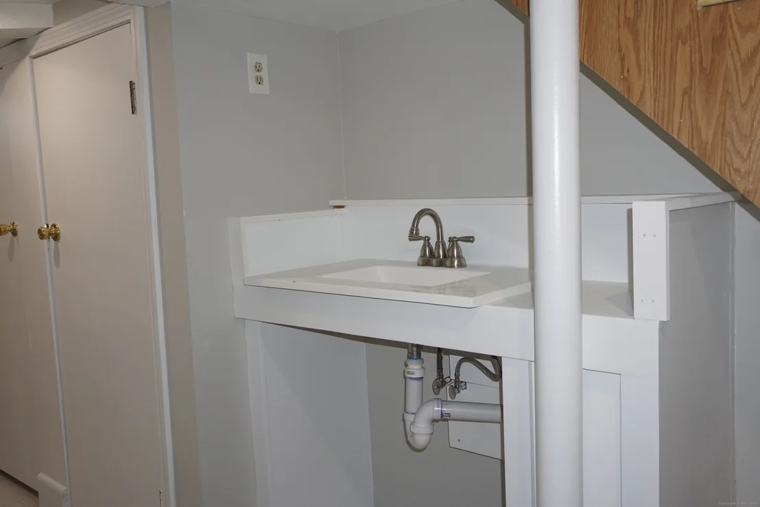Photo of 87 Rosen Avenue