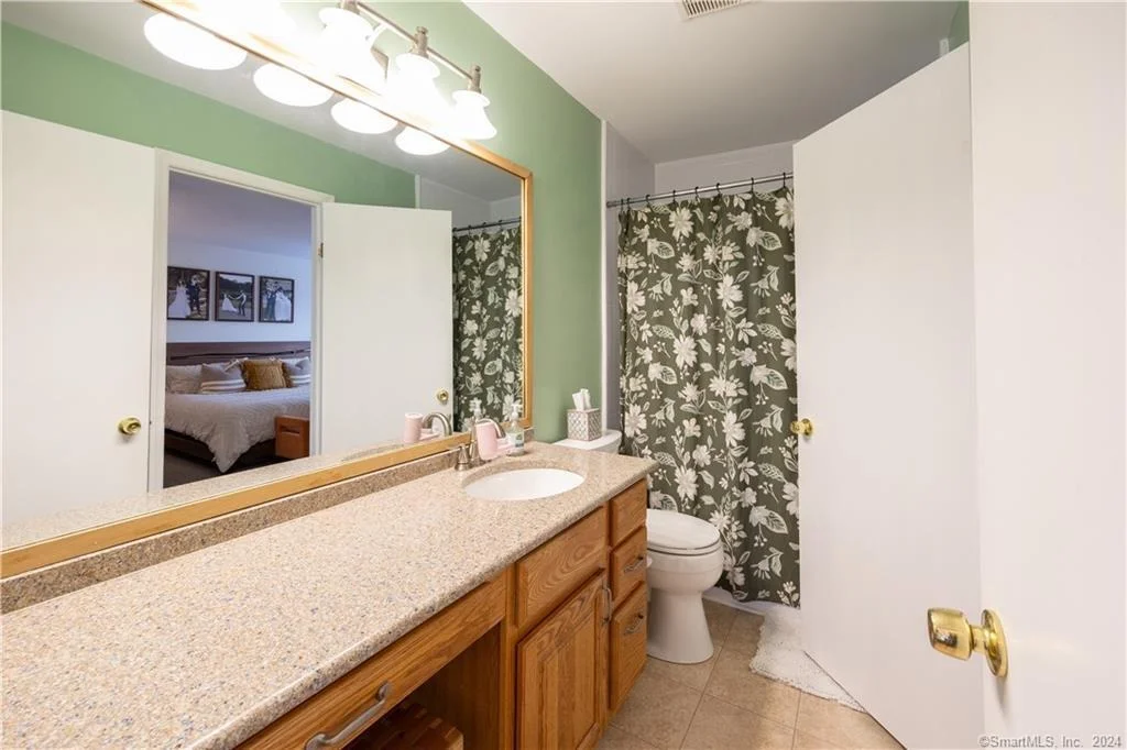 Photo of Unit 41D at 925 Oronoke Road