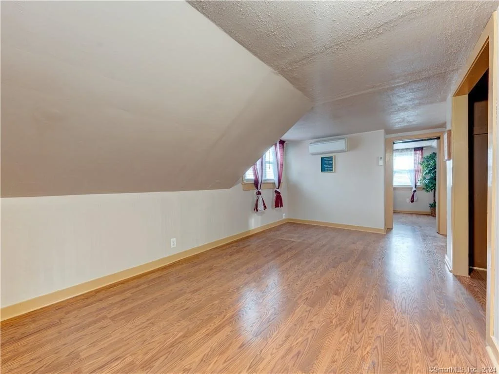 Photo of 880 South Road
