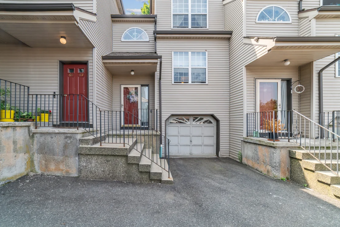 Photo of Unit APT68 at 19 Taft Point