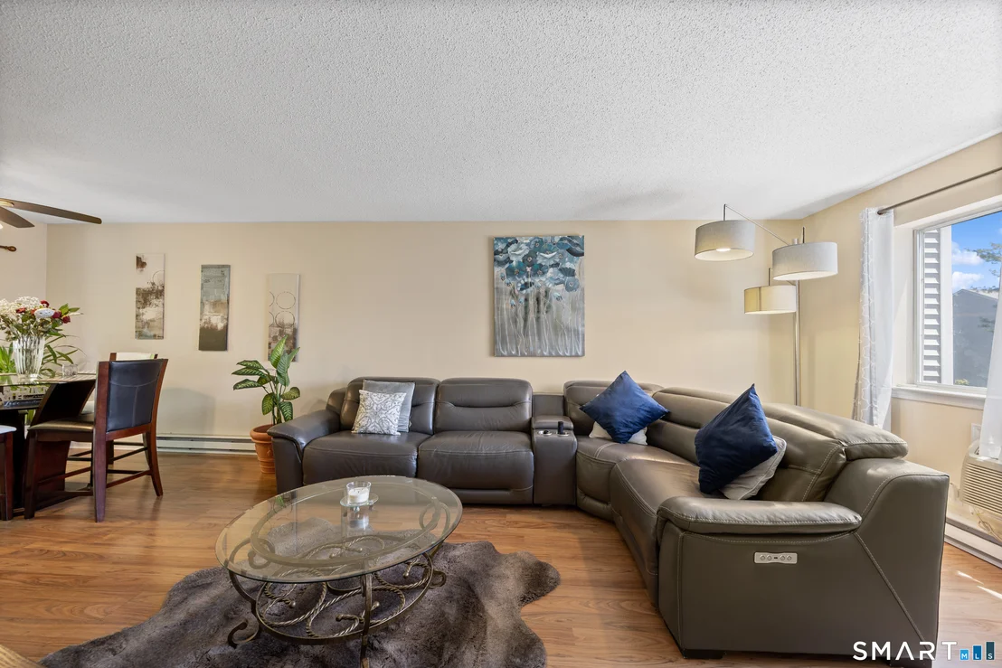 Photo of Unit 27F at 925 Oronoke Road