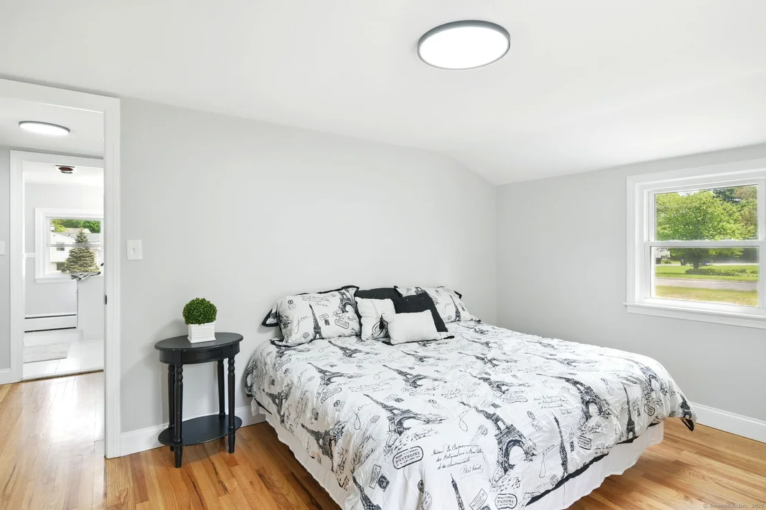 Photo of 843 Overhill Drive