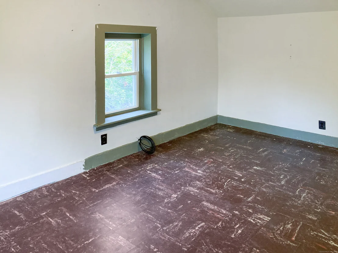 Photo of 908 Trumbull Highway