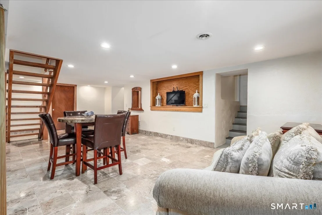 Photo of 161 Derby Avenue