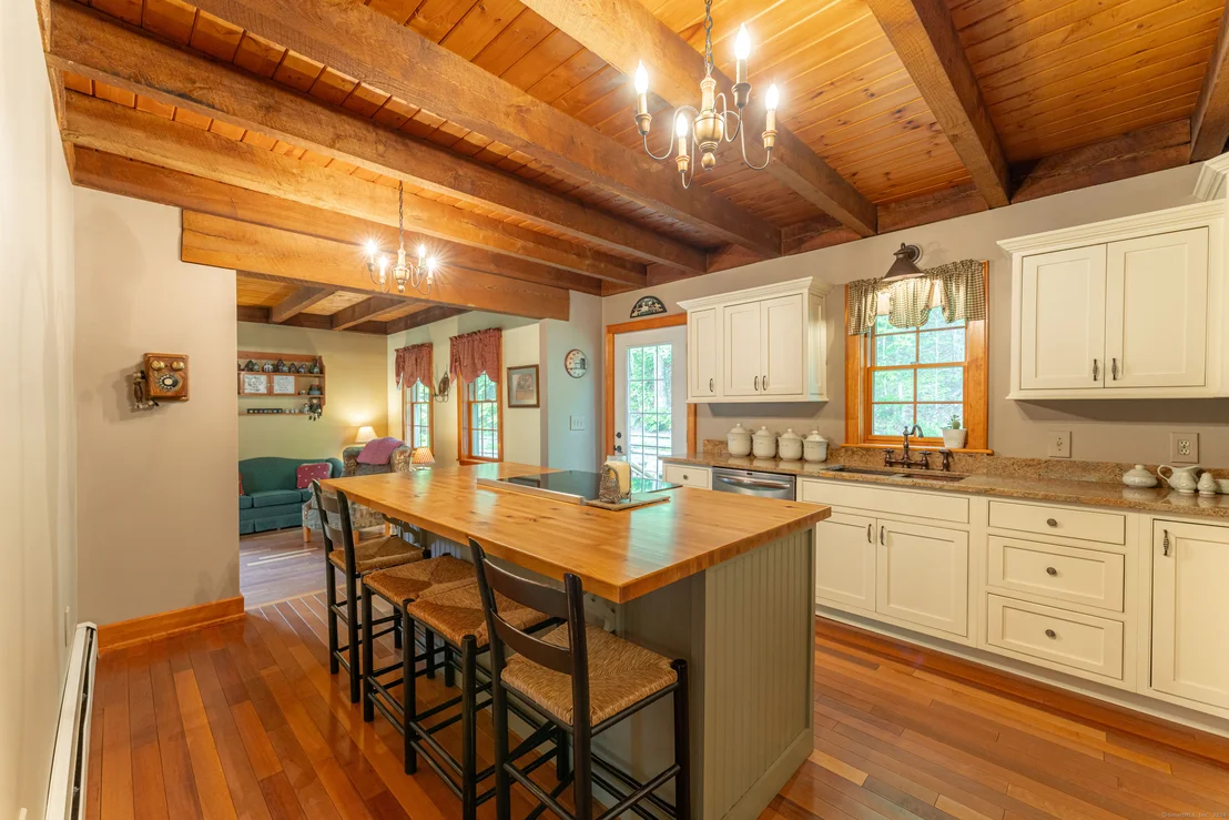 Photo of 512 Squaw Rock Road
