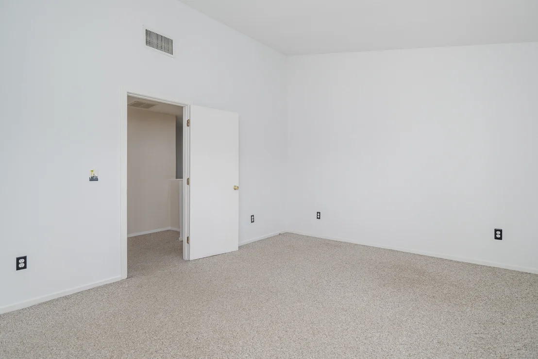 Photo of Unit APT41 at 827 Oronoke Road