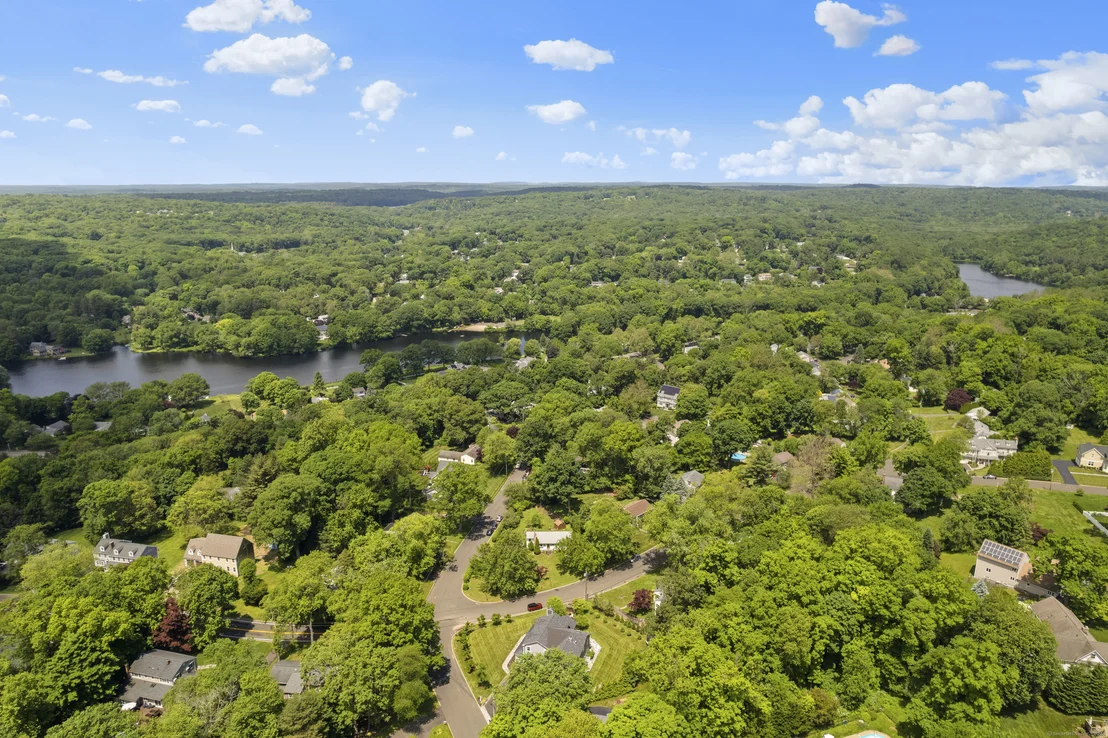 Photo of 252 Lakeview Drive