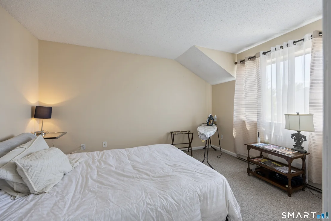 Photo of Unit 27F at 925 Oronoke Road
