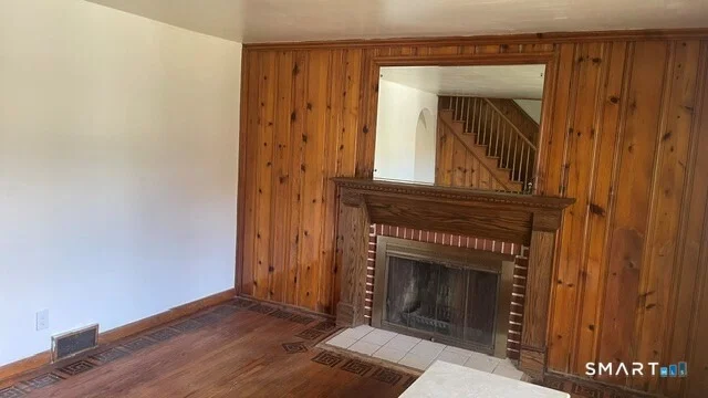 Photo of 310 Douglas Street