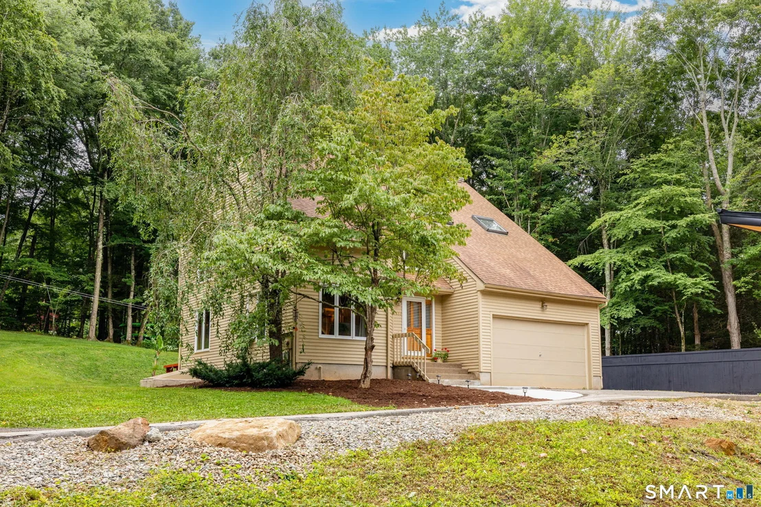 Photo of 1386 Cedar Swamp Road