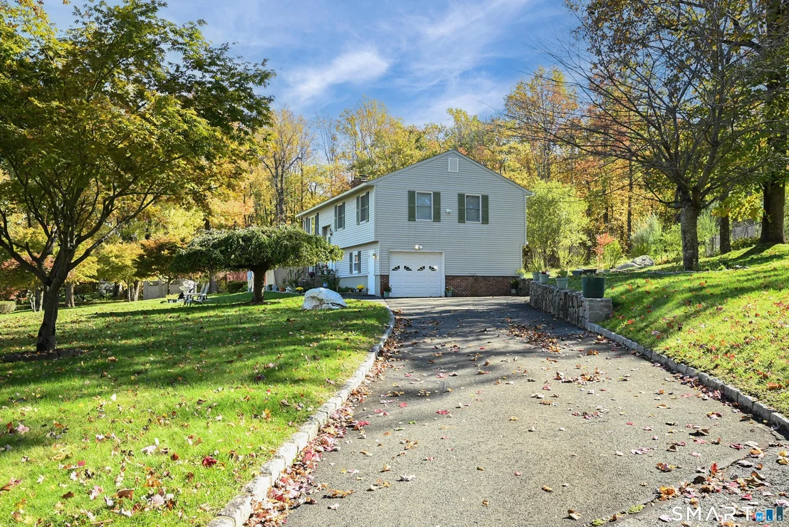 Photo of 2 Ken Oaks Drive