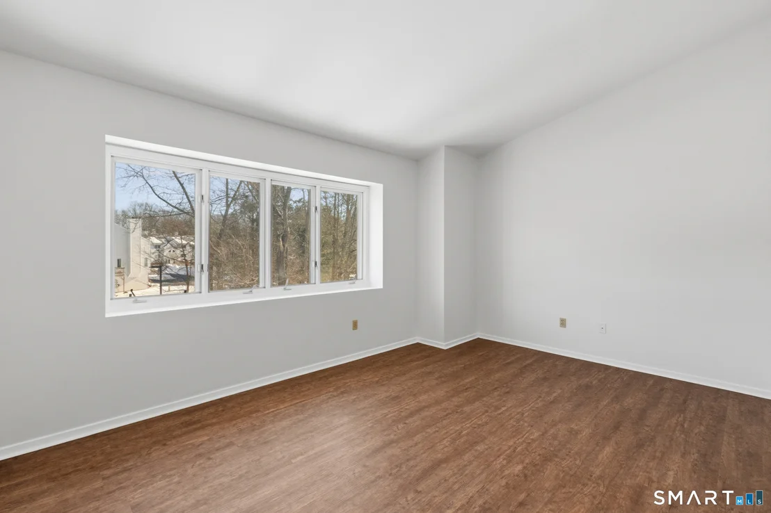 Photo of Unit APT82 at 827 Oronoke Road