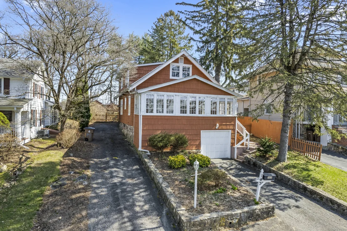 Photo of 143 Highview Avenue