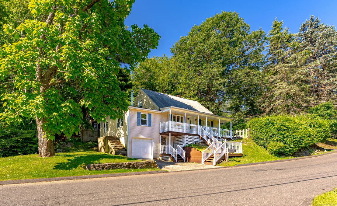 Photo of 1367 Spindle Hill Road