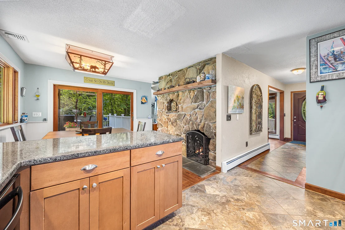 Photo of 82 River Road