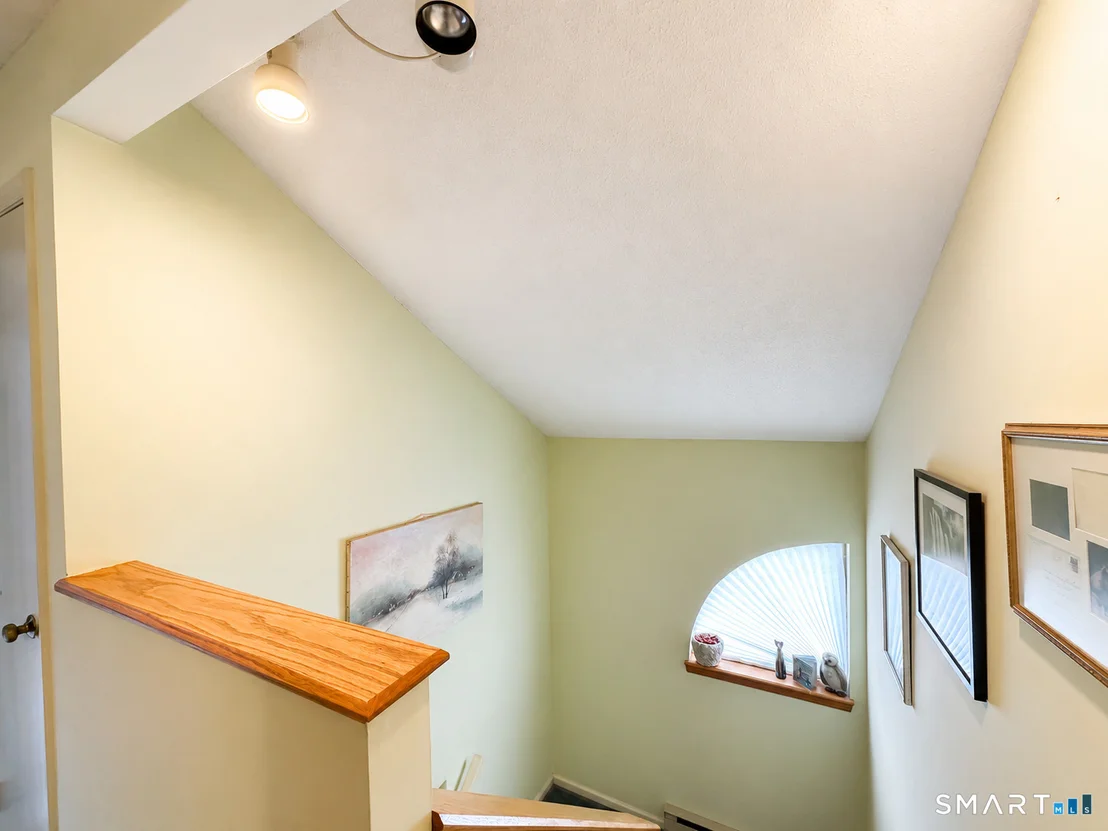 Photo of Unit 13J at 925 Oronoke Road