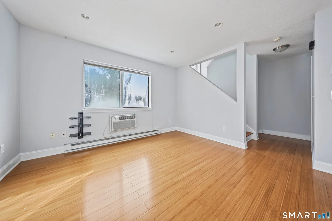 Photo of Unit 11D at 925 Oronoke Road