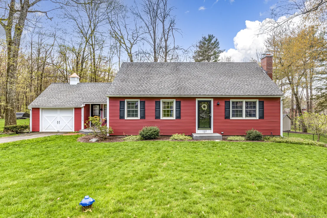 Photo of 127 Turnpike Road