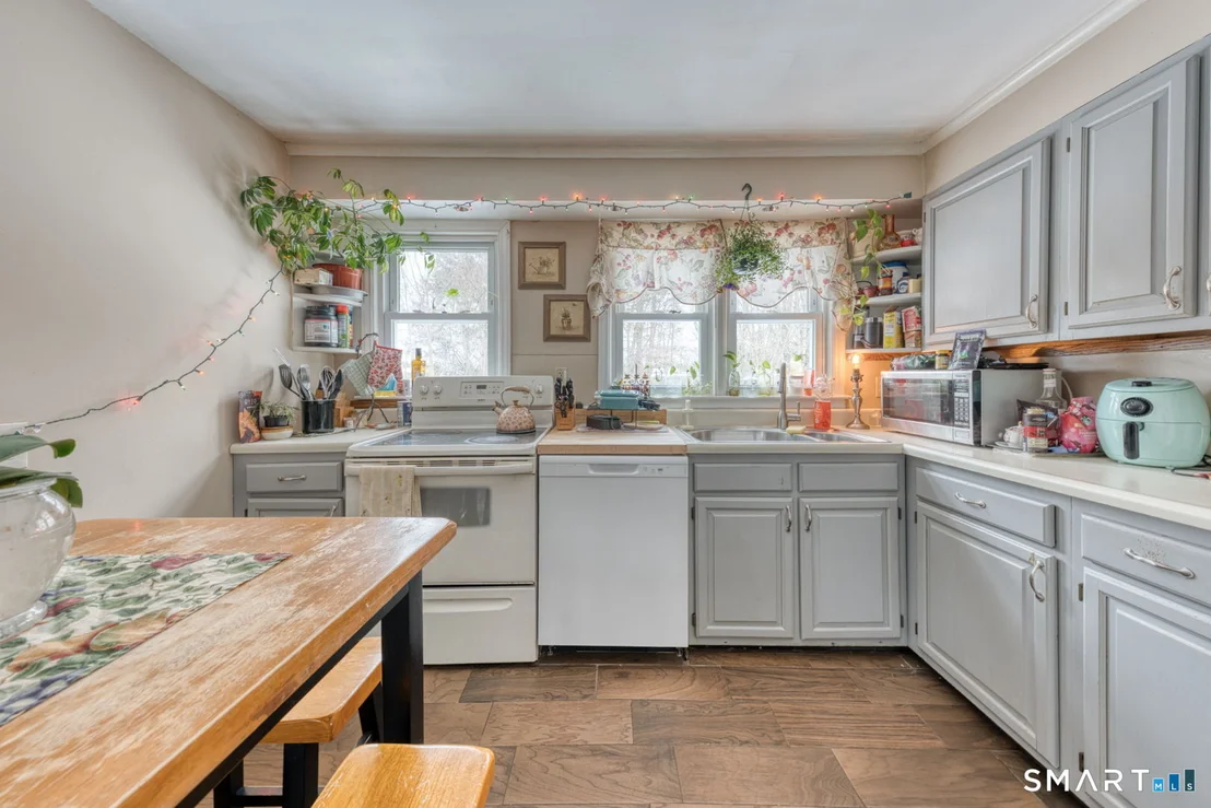 Photo of 291 Mansfield Avenue