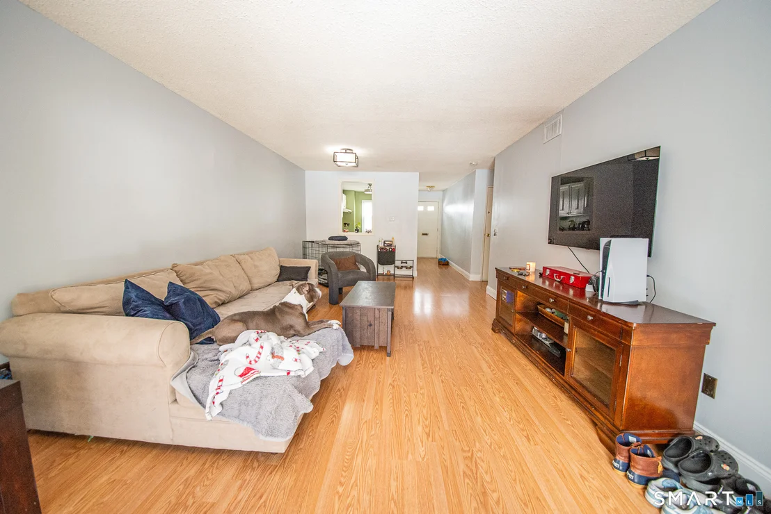 Photo of Unit F at 4 Georgetown Drive