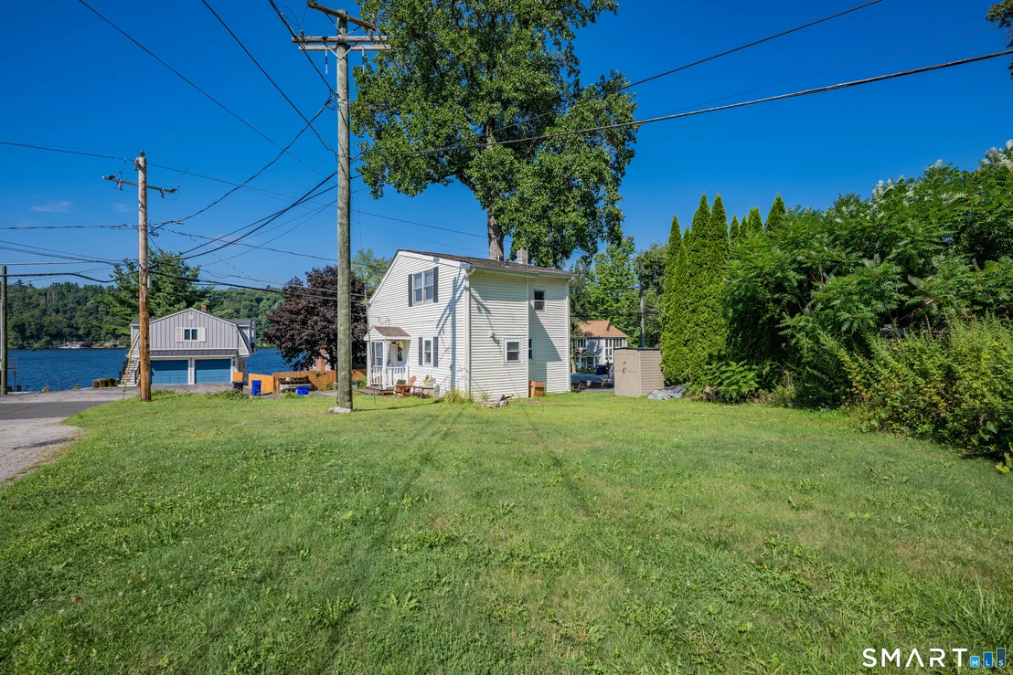 Photo of 325 Wakefield Boulevard