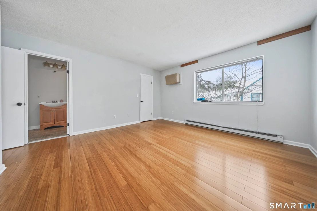 Photo of Unit 11D at 925 Oronoke Road