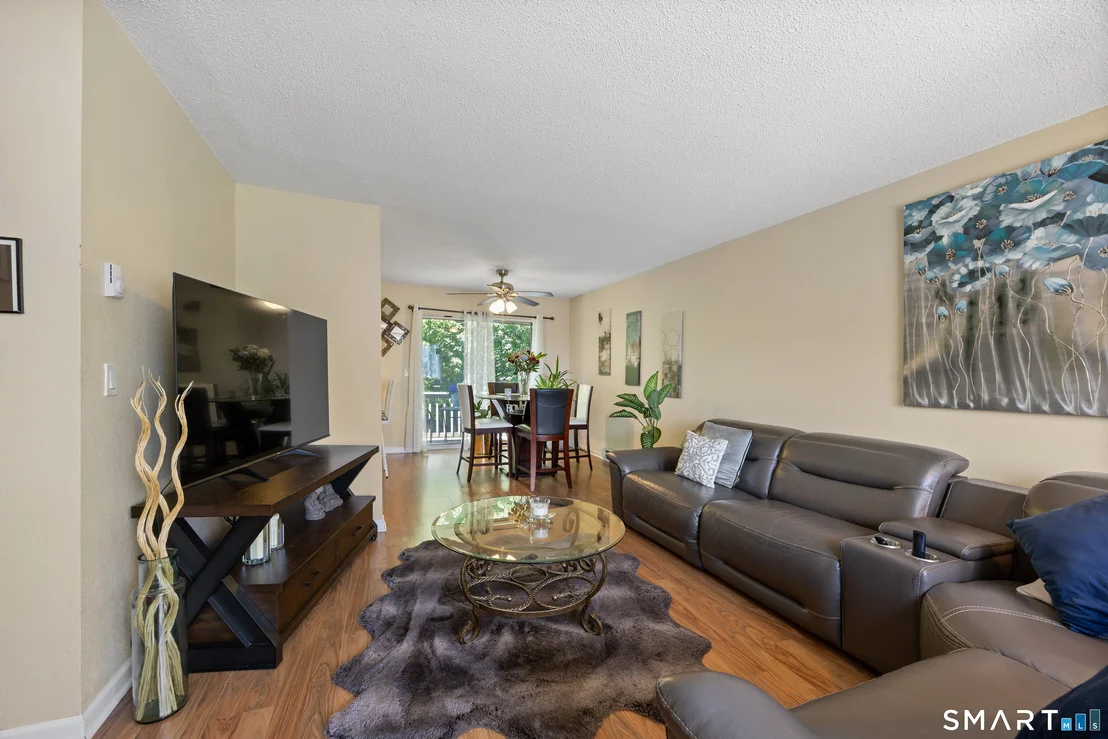 Photo of Unit 27F at 925 Oronoke Road