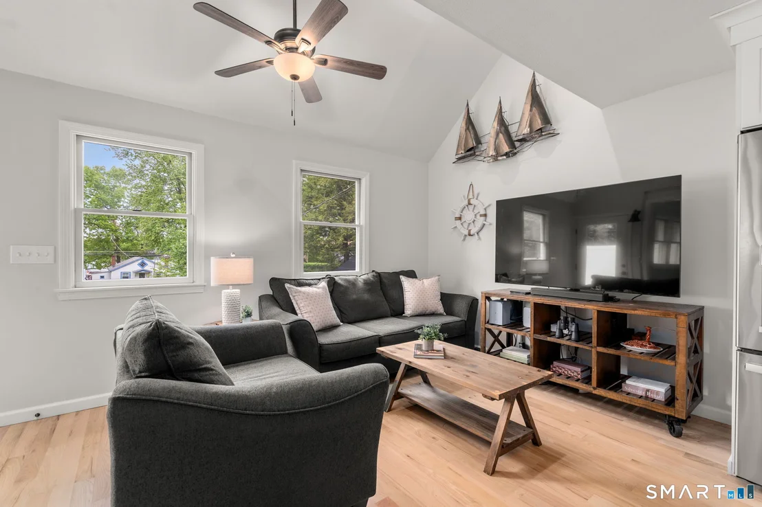 Photo of 440 Lakeview Drive