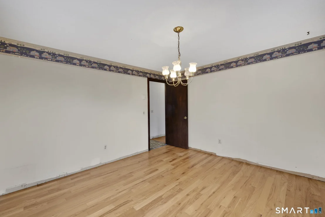 Photo of 1091 Flanders Road